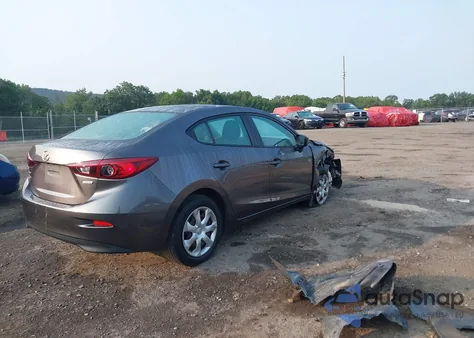 2018 Mazda Mazda3 Sport z USA, uszkodzony, nr VIN 3MZBN1U75JM217465